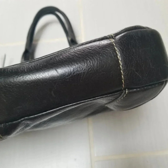 Tod's Black Leather Heart Shoulder Bag - Picture 5 of 12